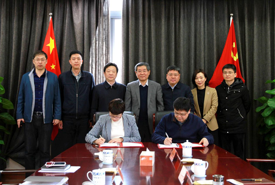 省發(fā)展改革委主任李侃楨見證《中阿產(chǎn)能合作示范園2021年目標責(zé)任書》簽署